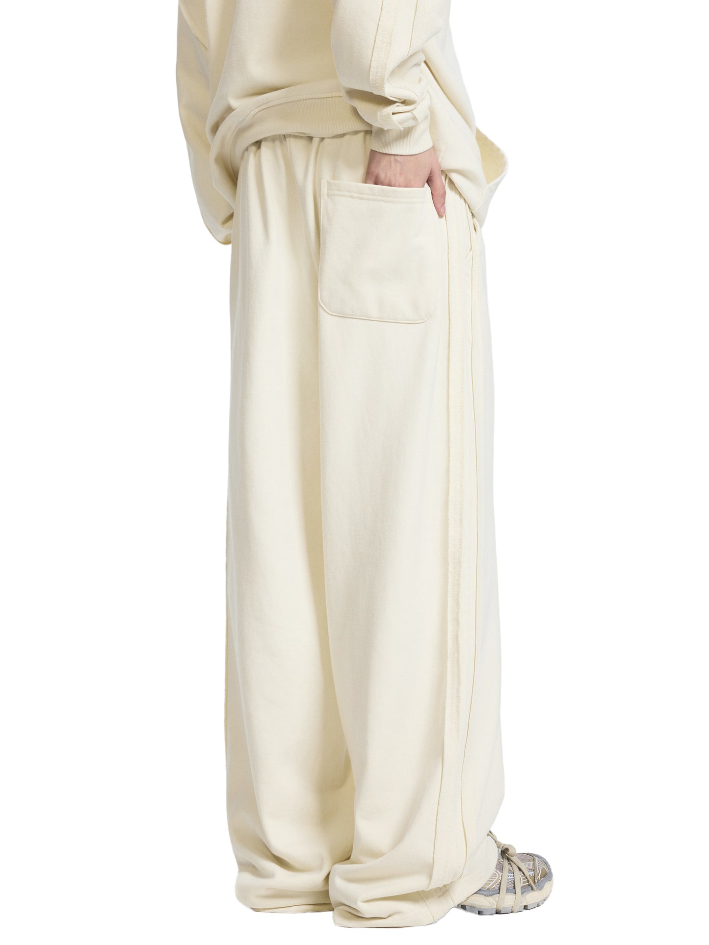 wide fit sweatpants,oversized streetwear pants,unisex streetwear sweats,thick cotton joggers,relaxed fit sweatpants,minimalist streetwear pants,heavy sweatpants,casual daily pants,drop shoulder outfit,streetwear bottoms